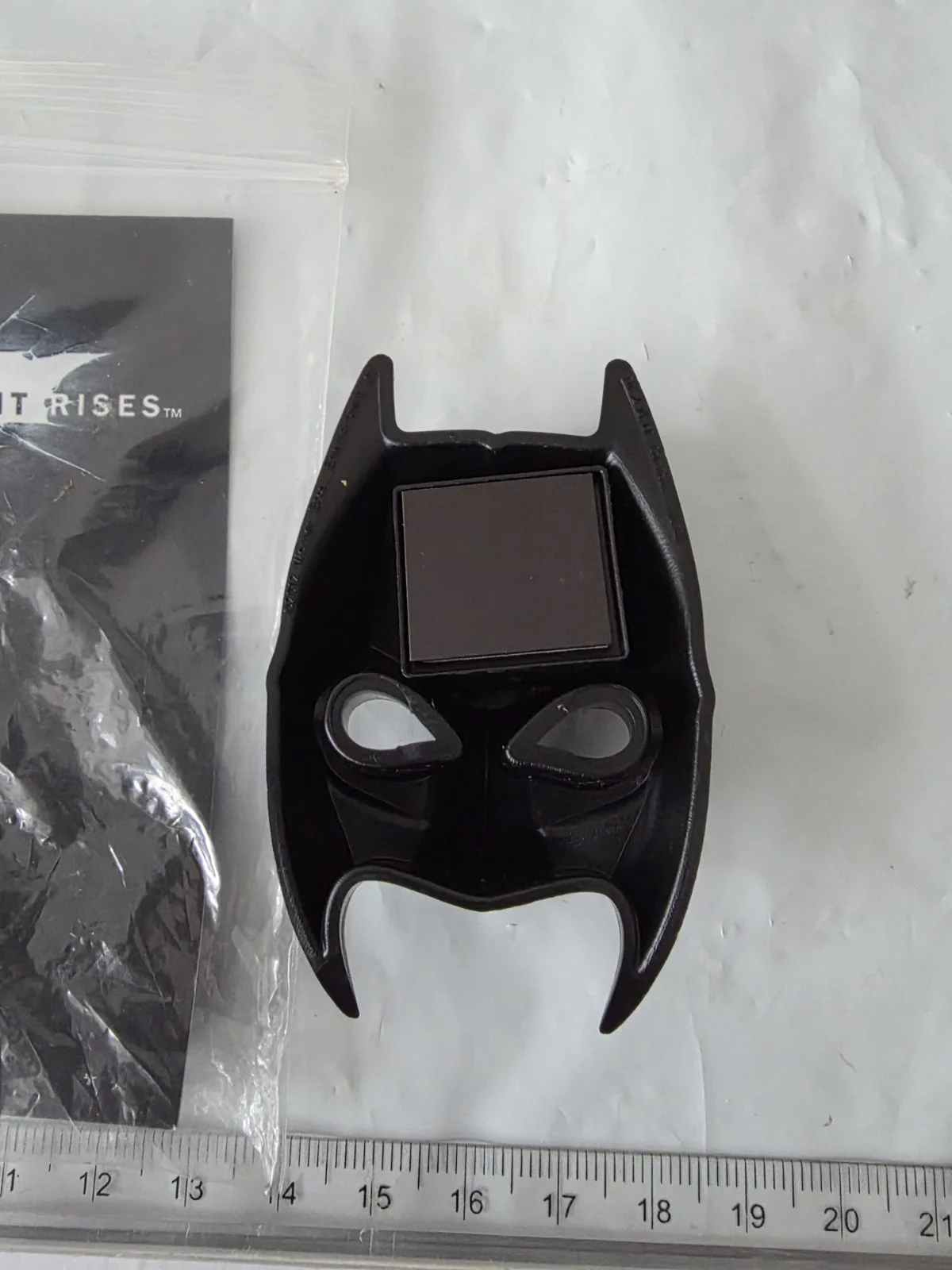 The Dark Knight Rises Plastic Batman Mask Shaped Fridge Magnet BNIP Rare Unusual, изображение 3