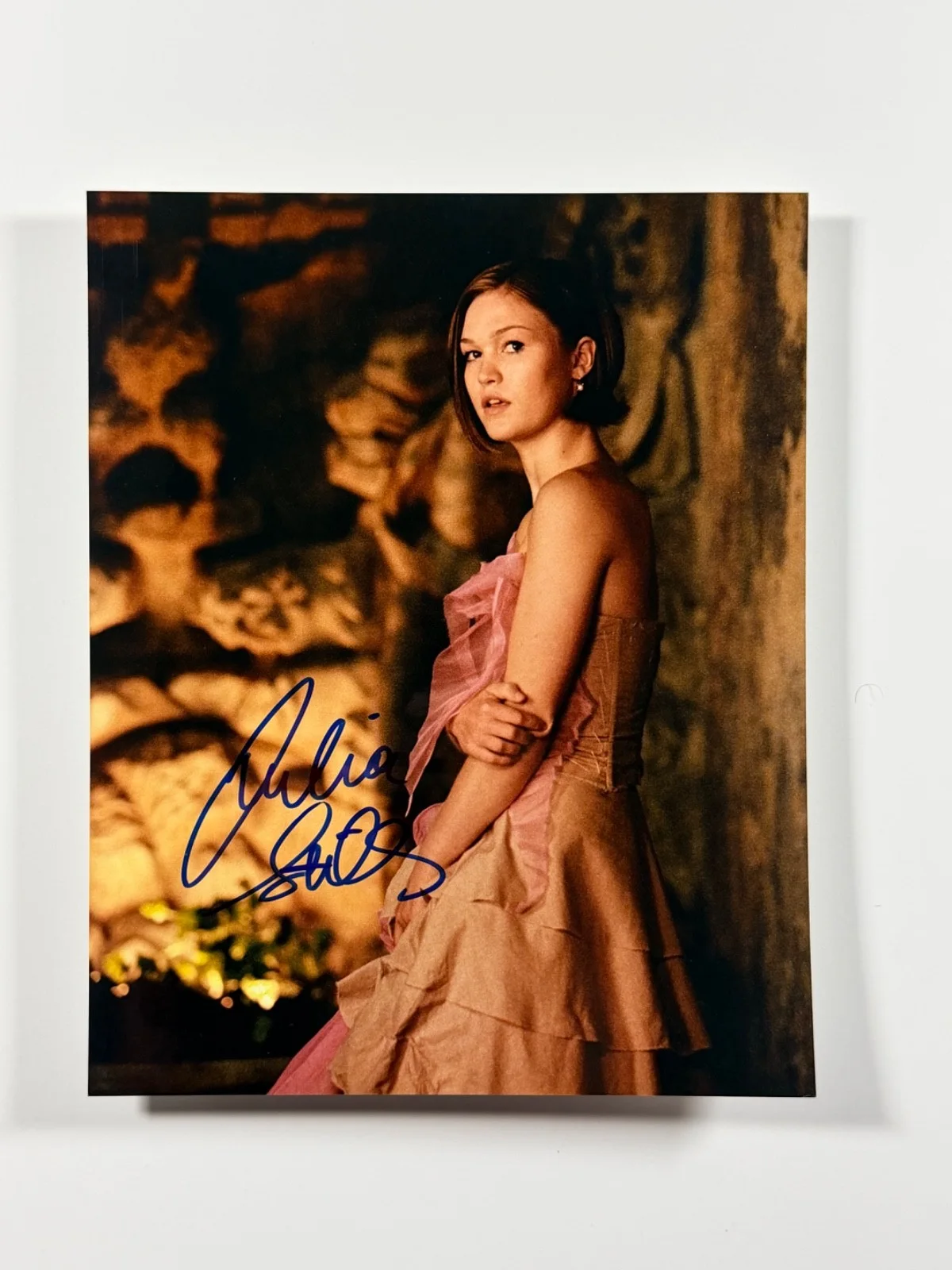 Julia Stiles — Julia Stiles Signed 8x10 Portrait Photo Autographed Actress w/ COA
