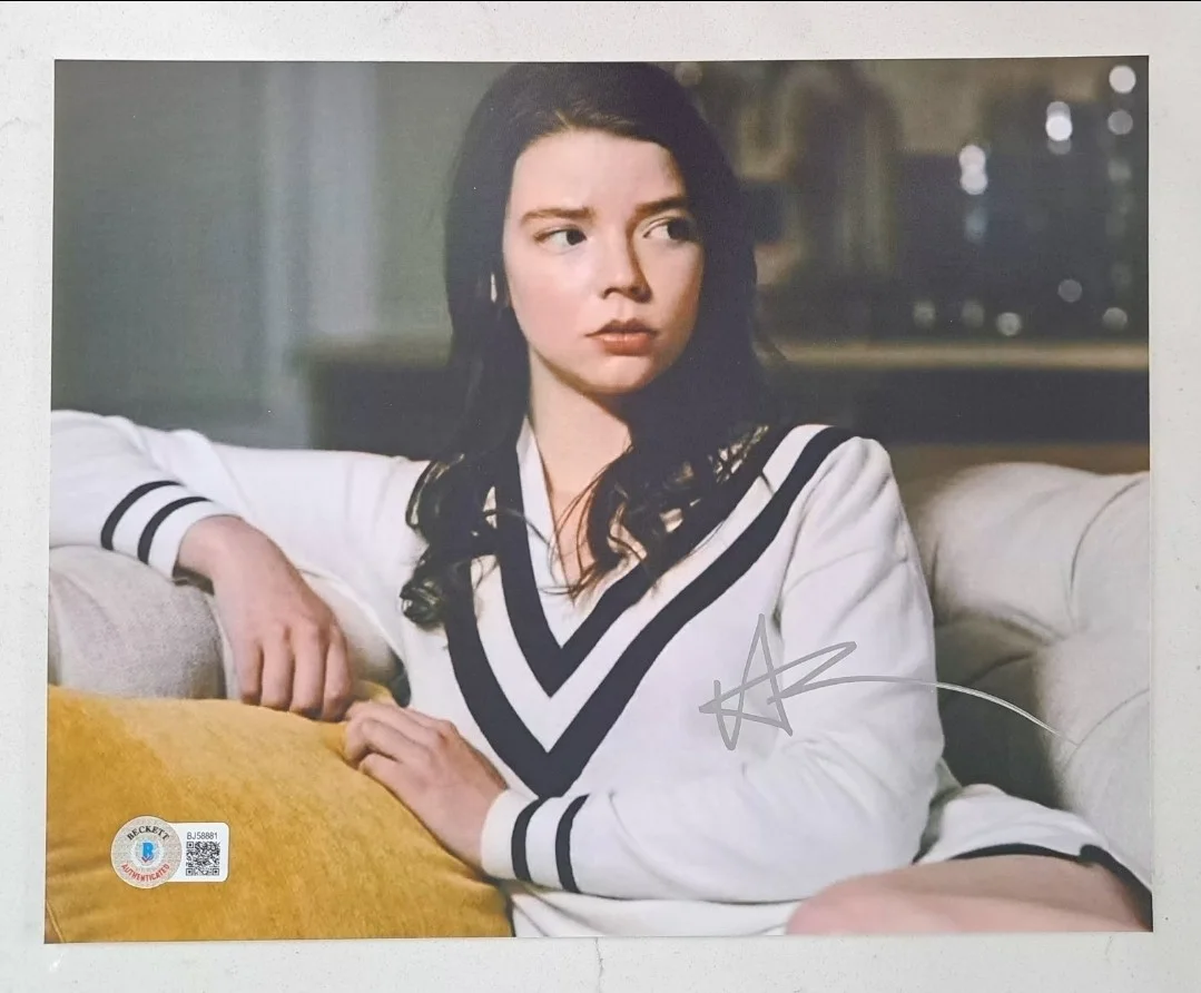 *ANYA TAYLOR-JOY* Autographed/Signed "Thoroughbreds" 8x10 Photo Beckett BAS COA, изображение 2