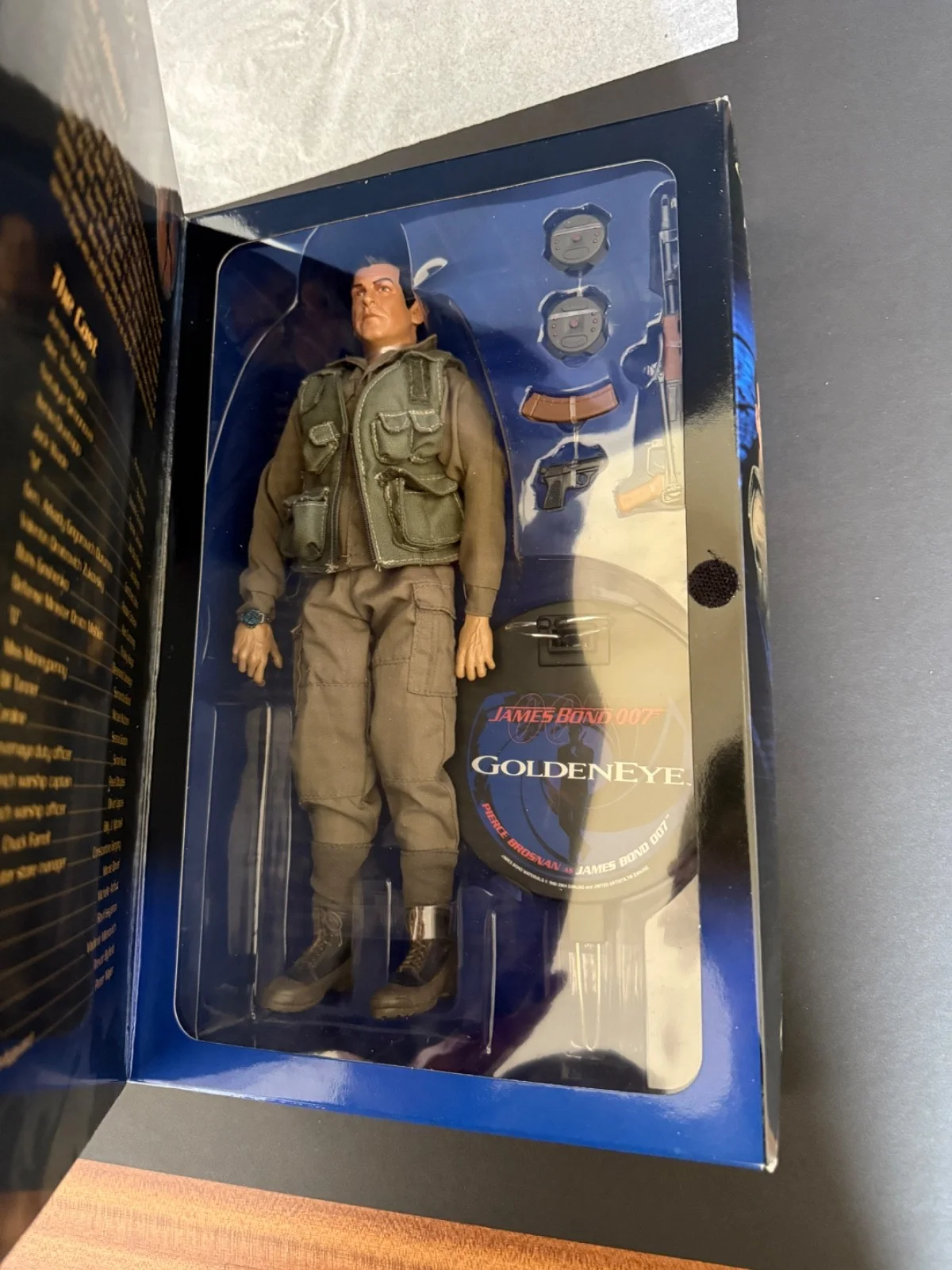 2002 Sideshow 12” 1/6 Figure JAMES BOND 007 - GOLDENEYE - PIERCE BROSNAN, image 2