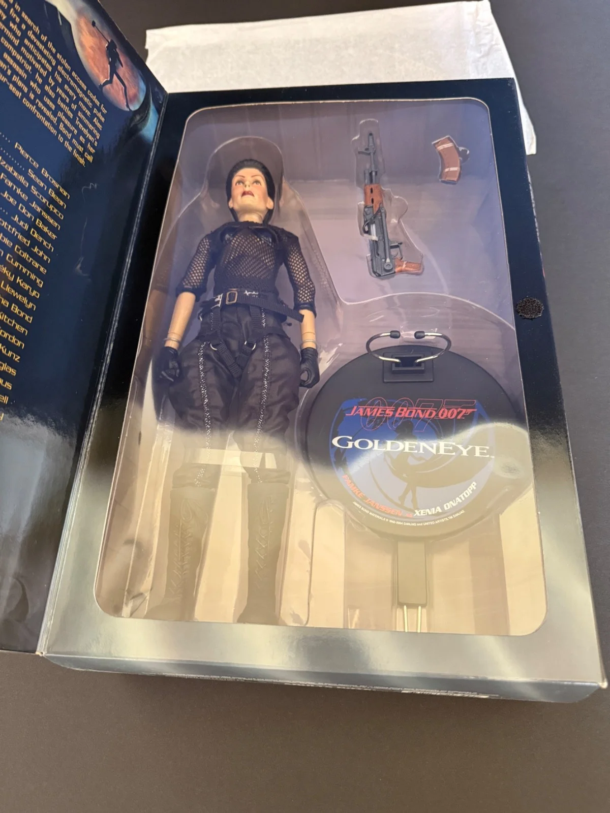 2002 Sideshow 12” 1/6 Figure JAMES BOND 007 - GOLDENEYE - XENIA ONATOPP, image 2