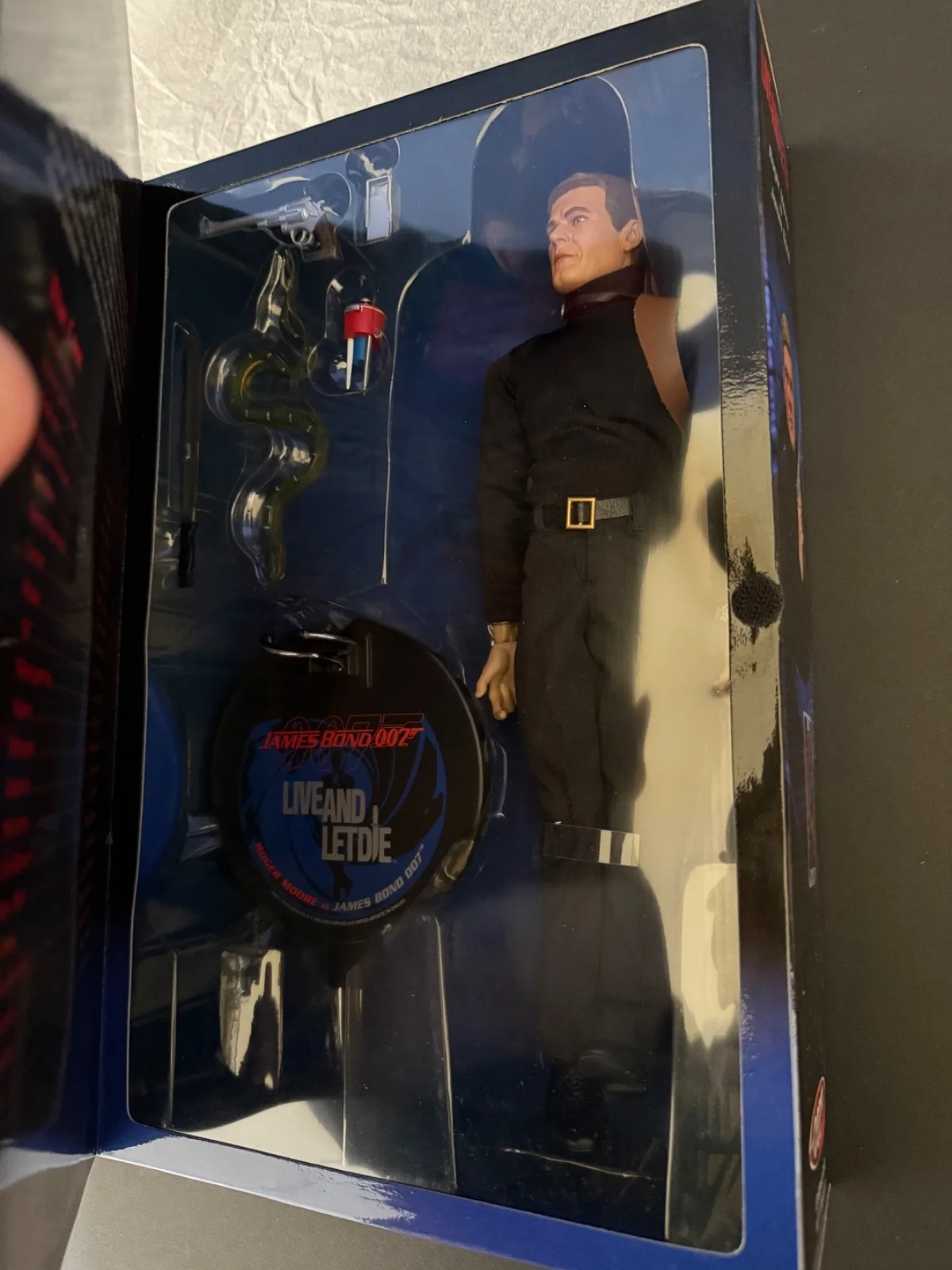 2002 Sideshow 12” 1/6 Figure JAMES BOND 007 - LIVE AND LET DIE - ROGER MOORE, изображение 2