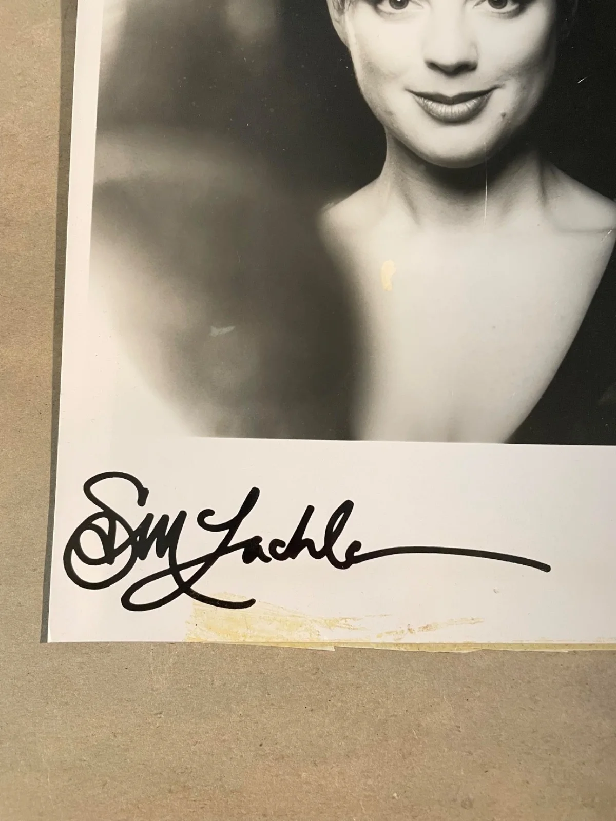 Sarah McLachlan autographed 8X10" B&W picture Murmurs Fan Club, изображение 2