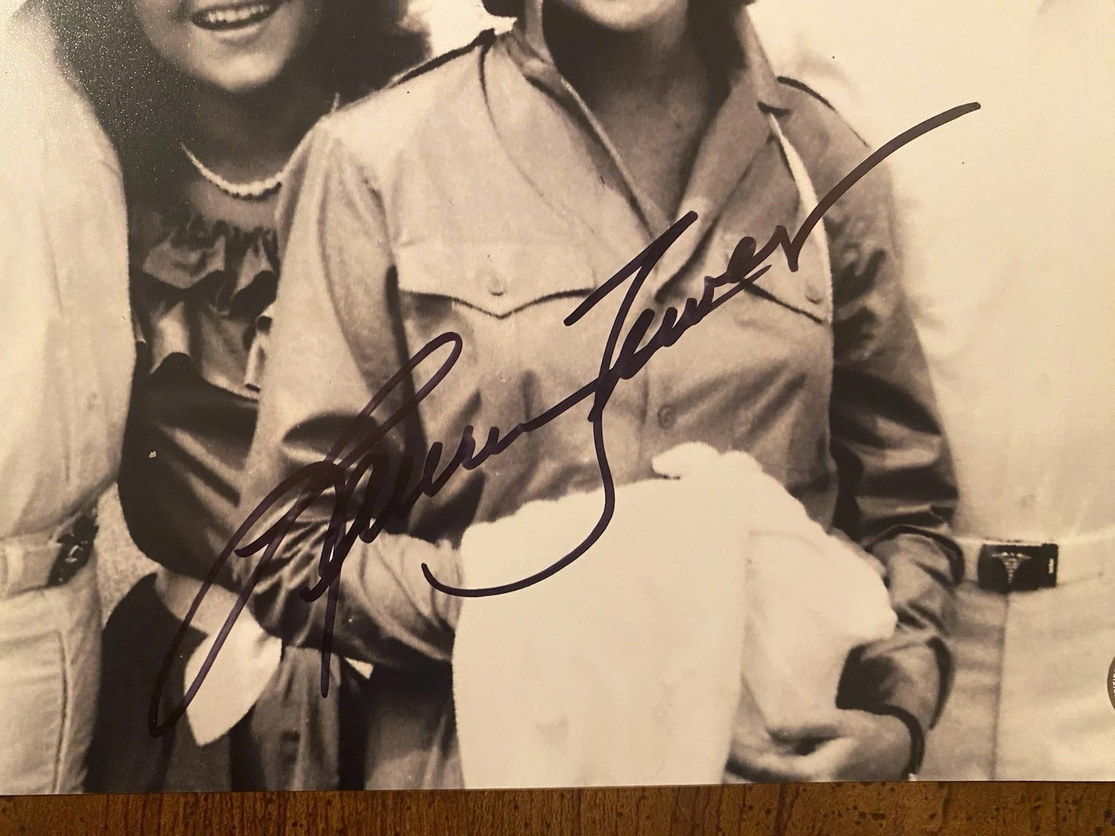 Lauren Tewes — Lauren Tewes Signed Autographed Photo The Love Boat Beckett BAS, изображение 2