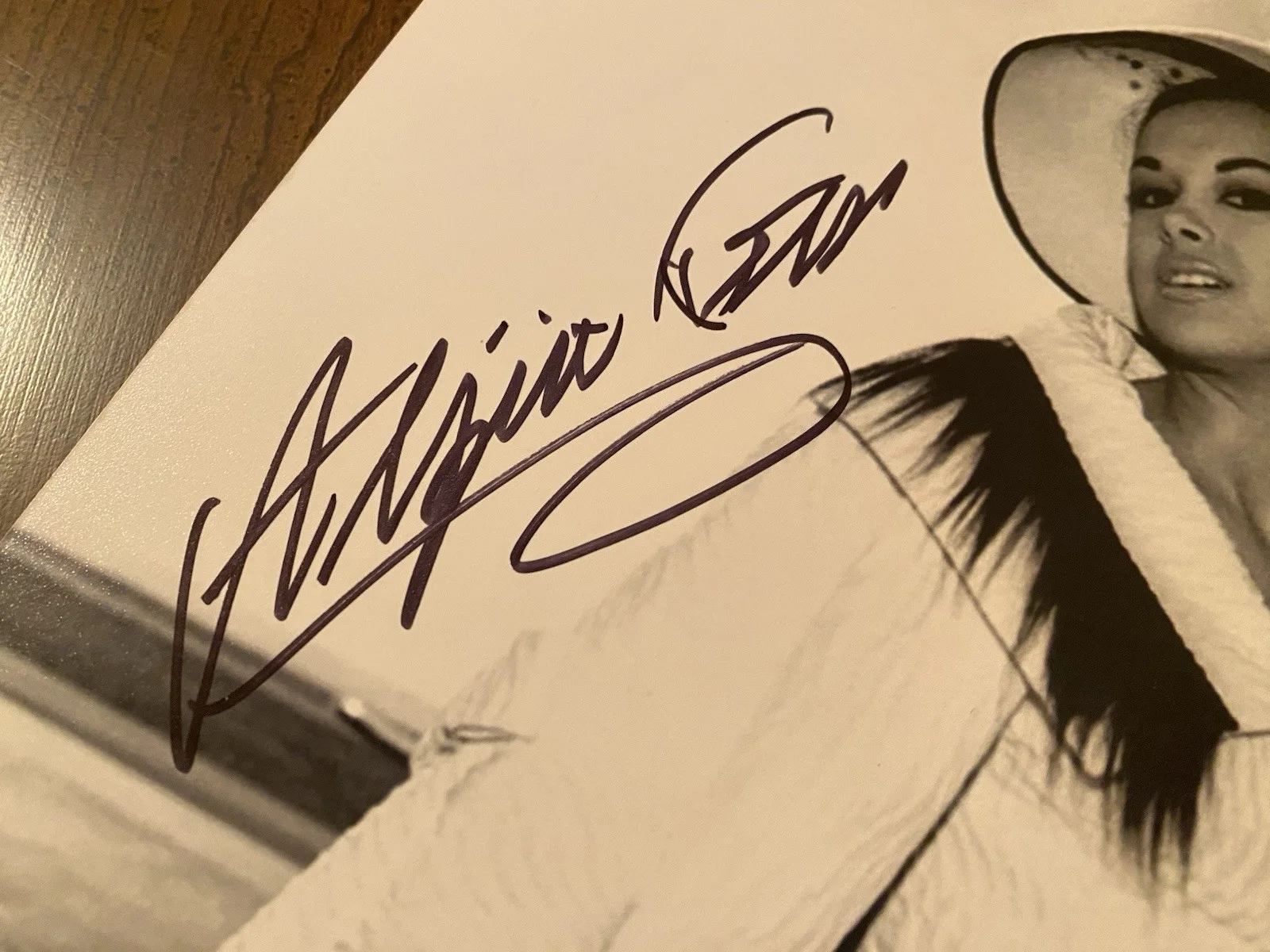 Aliza Gur — Aliza Gur Signed Autographed Photo From Russia With Love Beckett BAS James Bond, изображение 3
