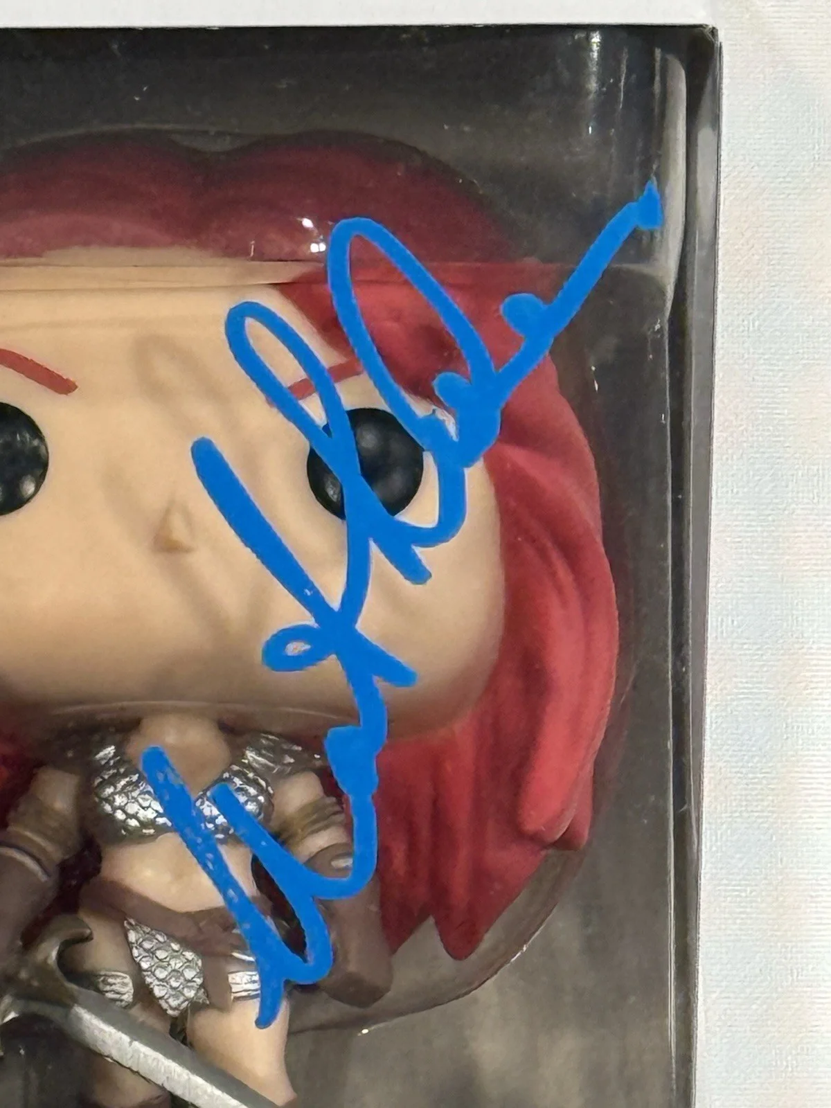 Matilda Lutz — Mitilda Lutz Signed Red Sonja Funko Pop! Heroes #158 ACOA COA, изображение 2