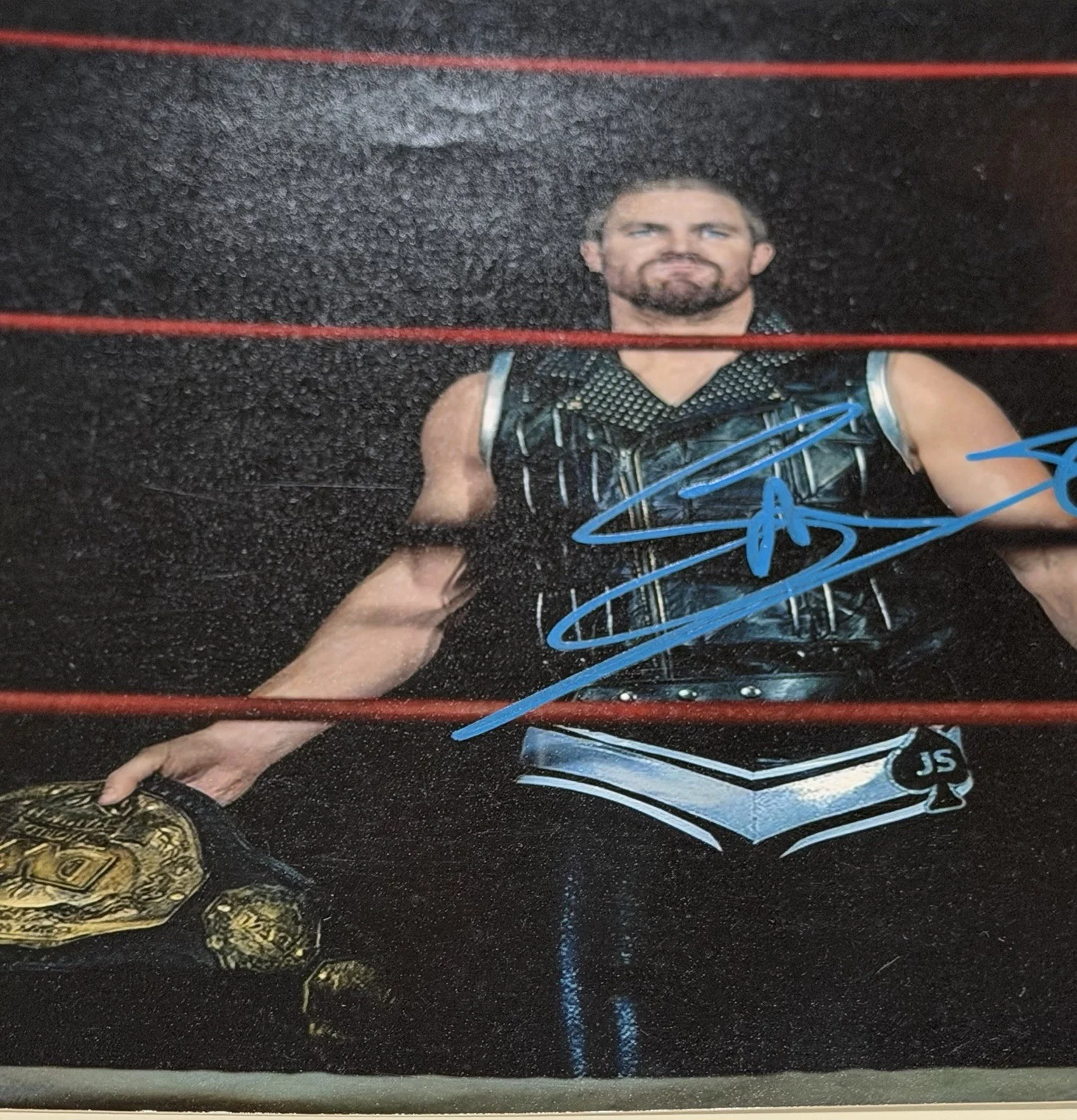 Stephen Amell — STEPHEN AMELL SIGNED 11x14 SIGNED HEELS PHOTO PSA AP87165, image 3