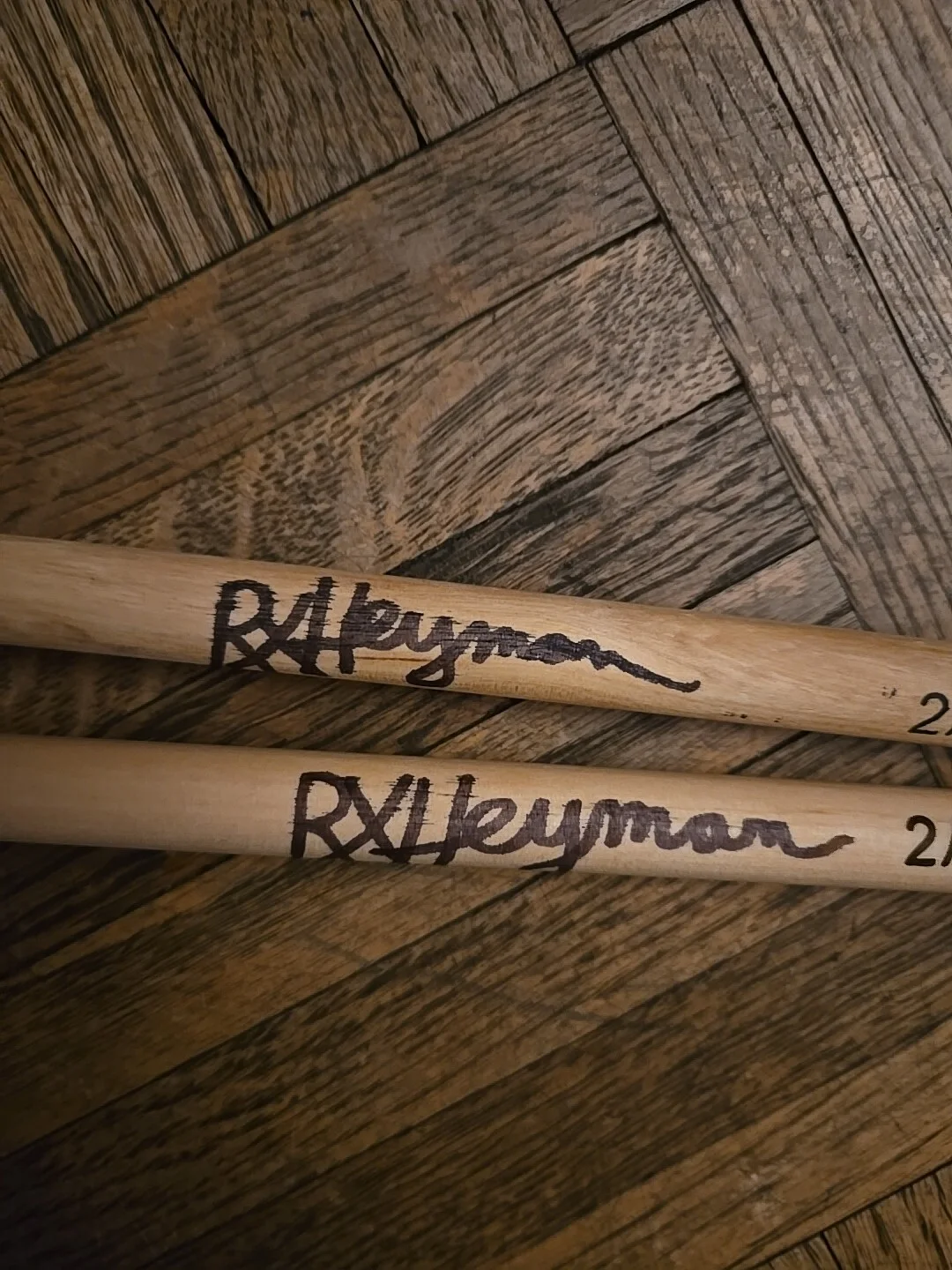 Richard Heyman Pair of Signed 2A Drumsticks - The Doughboys, изображение 2
