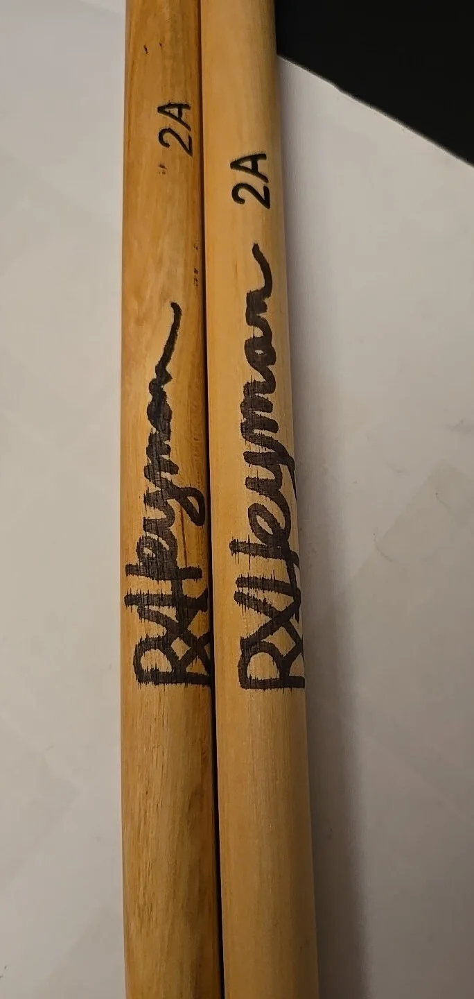 Richard Heyman Pair of Signed 2A Drumsticks - The Doughboys, изображение 3