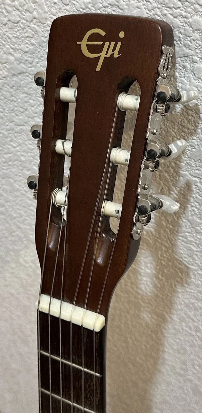 WILLIE NELSON Signed Epiphone Acoustic Guitar w/ Signature Handkerchief JSA COA, изображение 5