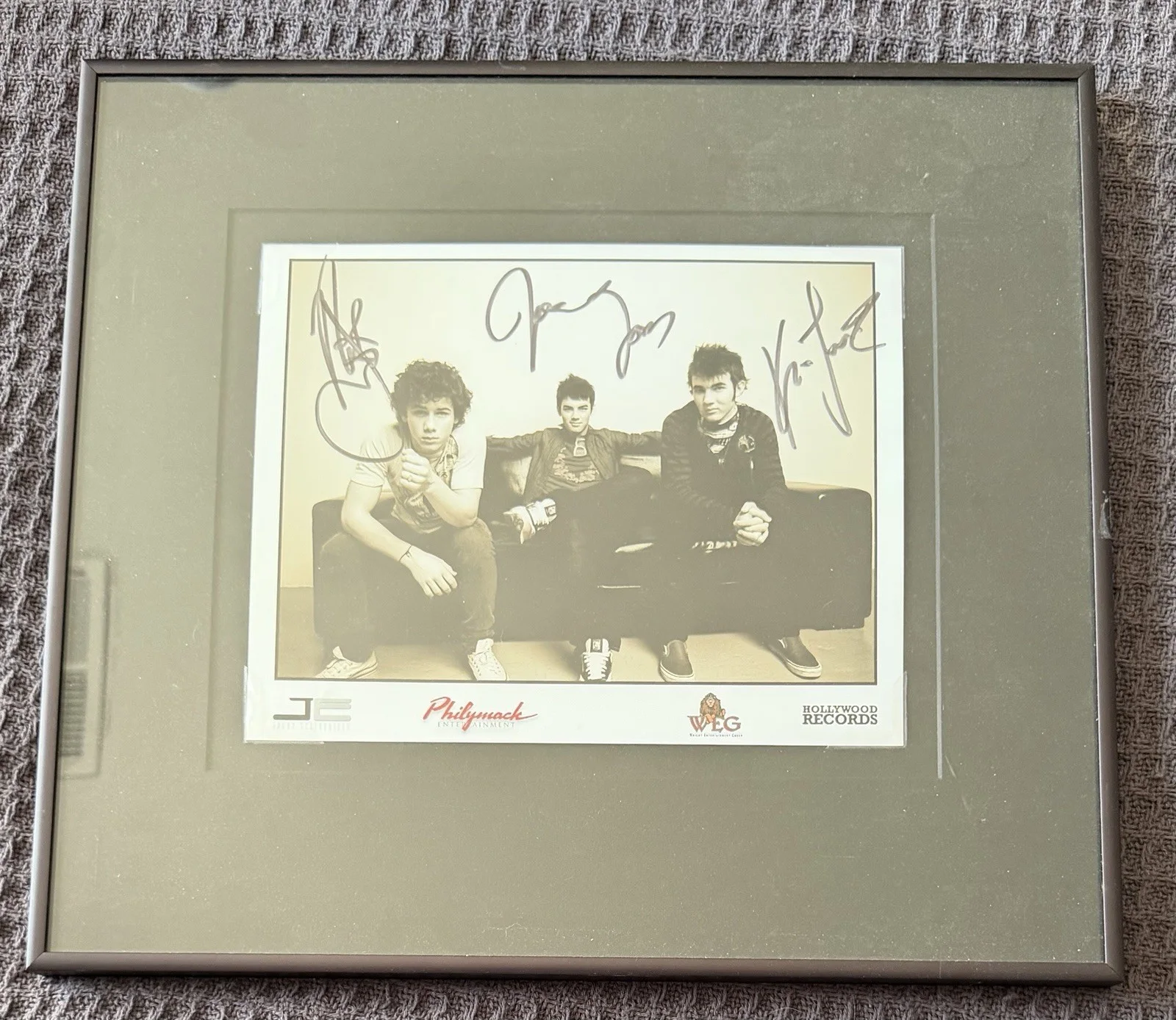 JONAS BROTHERS Signed Auto 8x10 Signed By Nick, Joe, Kevin JSA No Reserve!, изображение 2