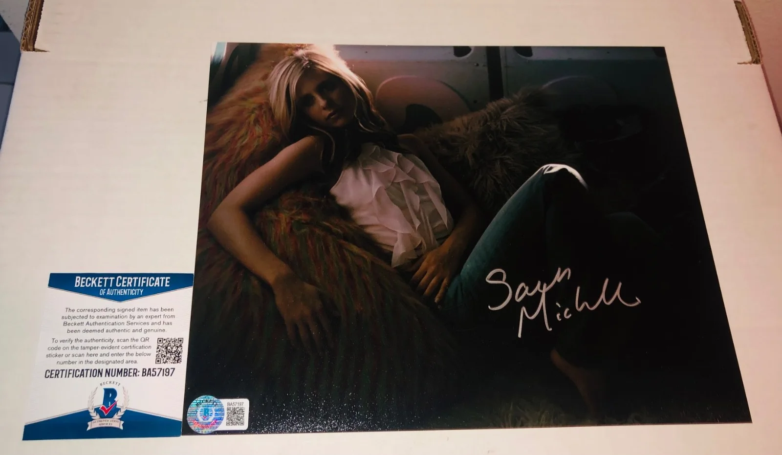 Sarah Michelle Gellar — Sarah Michelle Gellar Buffy The Vampire Slayer Signed 8x10 Photo Beckett COA