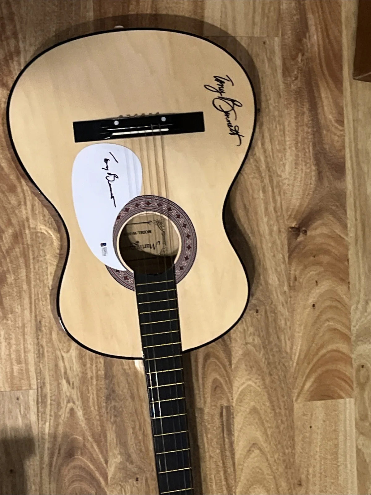 Tony Bennett — TONY BENNETT SIGNED AUTOGRAPH FULL SIZE ACOUSTIC GUITAR - RARE! BAS BECKETT, изображение 5