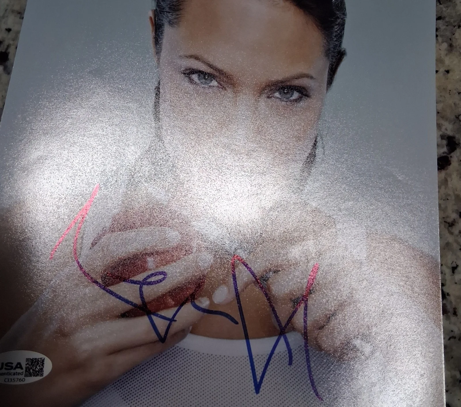 CLEARANCE SALE MUST READ! Angelina Jolie Signed Autographed 8x10 Photo JSA COA!, изображение 3