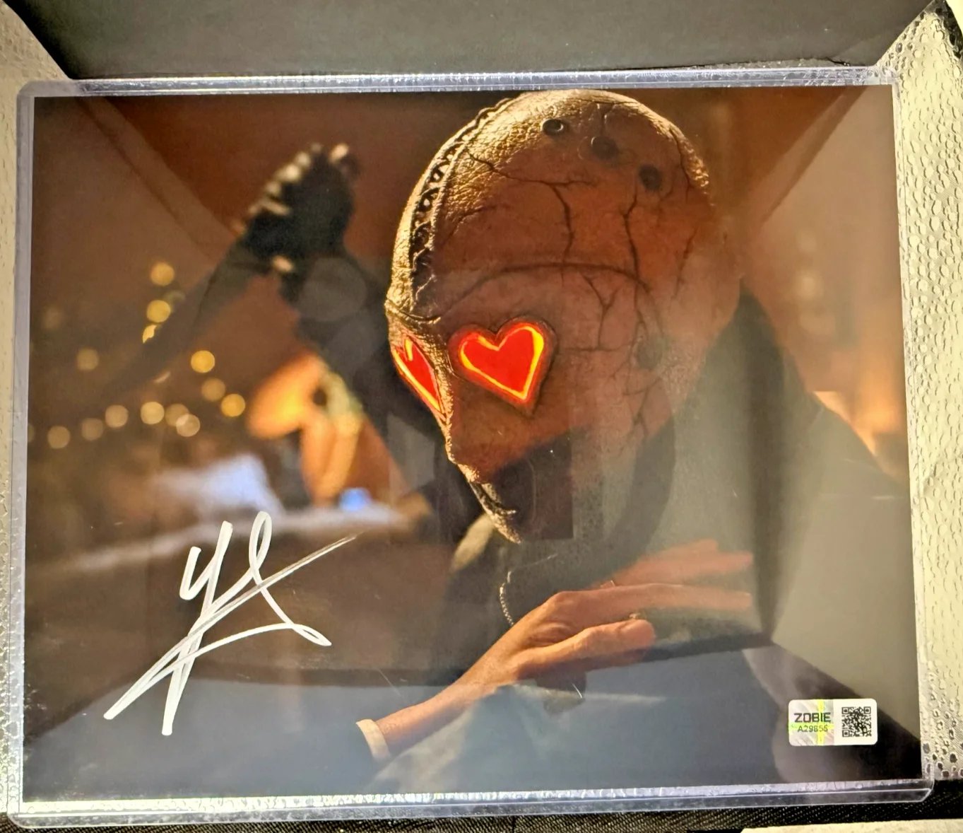 Yoson An — HEART EYES AUTHENTICATED AUTOGRAPH - Yoson An (David/Killer) 8 x 10 Photo + Case