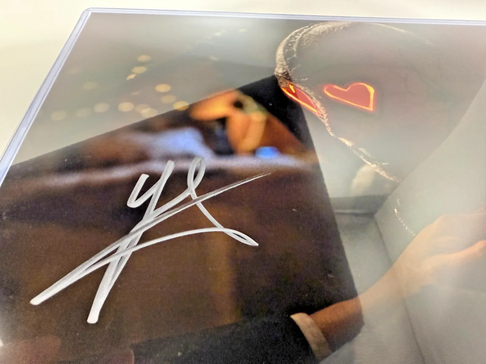 Yoson An — HEART EYES AUTHENTICATED AUTOGRAPH - Yoson An (David/Killer) 8 x 10 Photo + Case, изображение 4