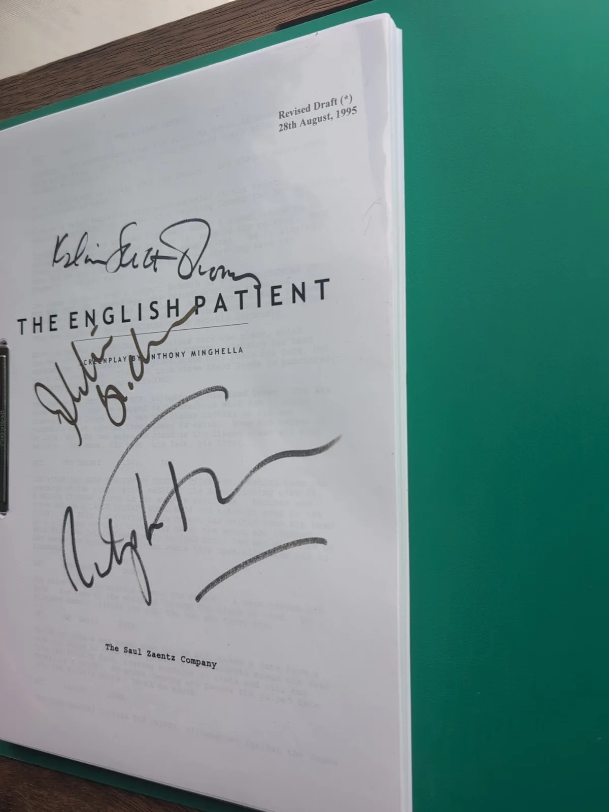 Ralph Fiennes, Kristin Scott Thomas, Juliette Binoche — RALPH FIENNES KRISTIN THOMAS & BINOCHE SIGNED MOVIE SCRIPT THE ENGLISH PATIENT, изображение 2