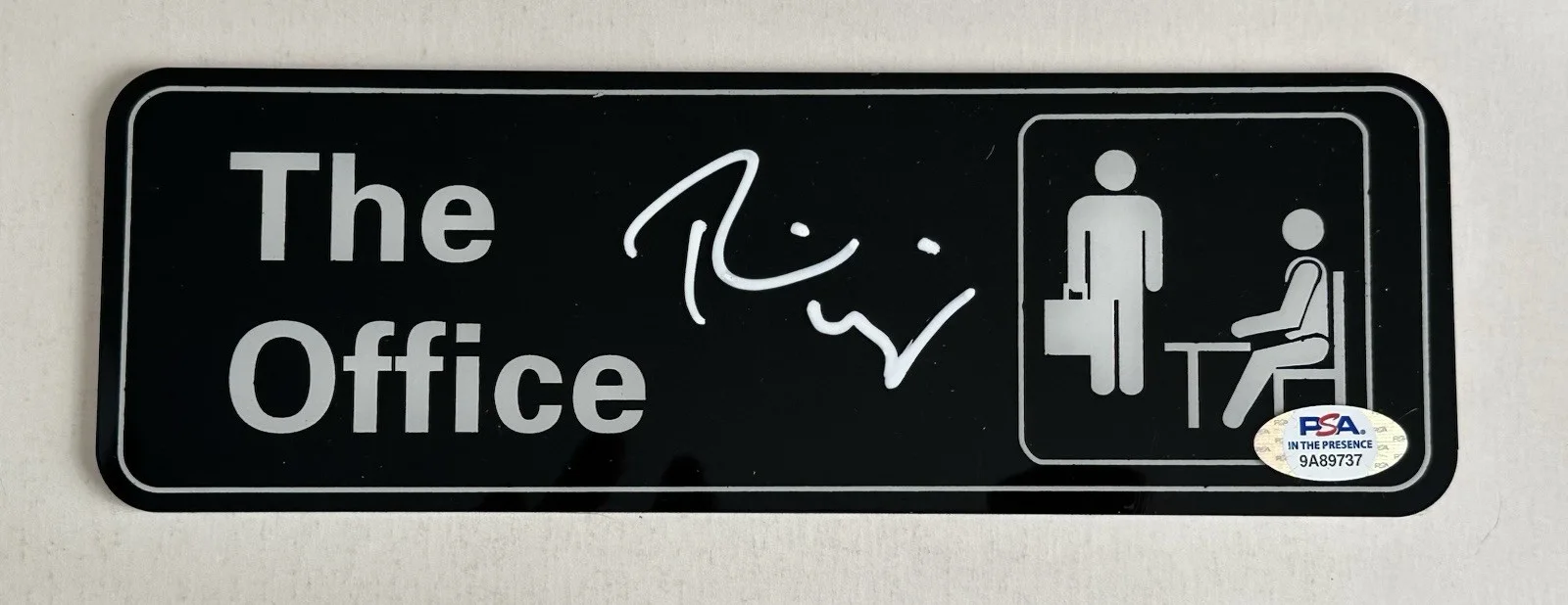 Rainn Wilson — Rainn Wilson Signed Dwight Schrute “The Office” Sign PSA/DNA ITP