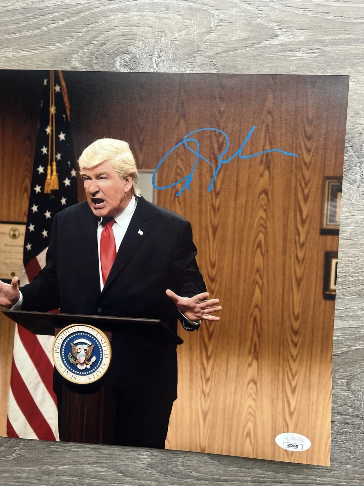 Alec Baldwin — Alec Baldwin Signed SNL Trump 11x14 Photo JSA COA Saturday Night Live, изображение 3