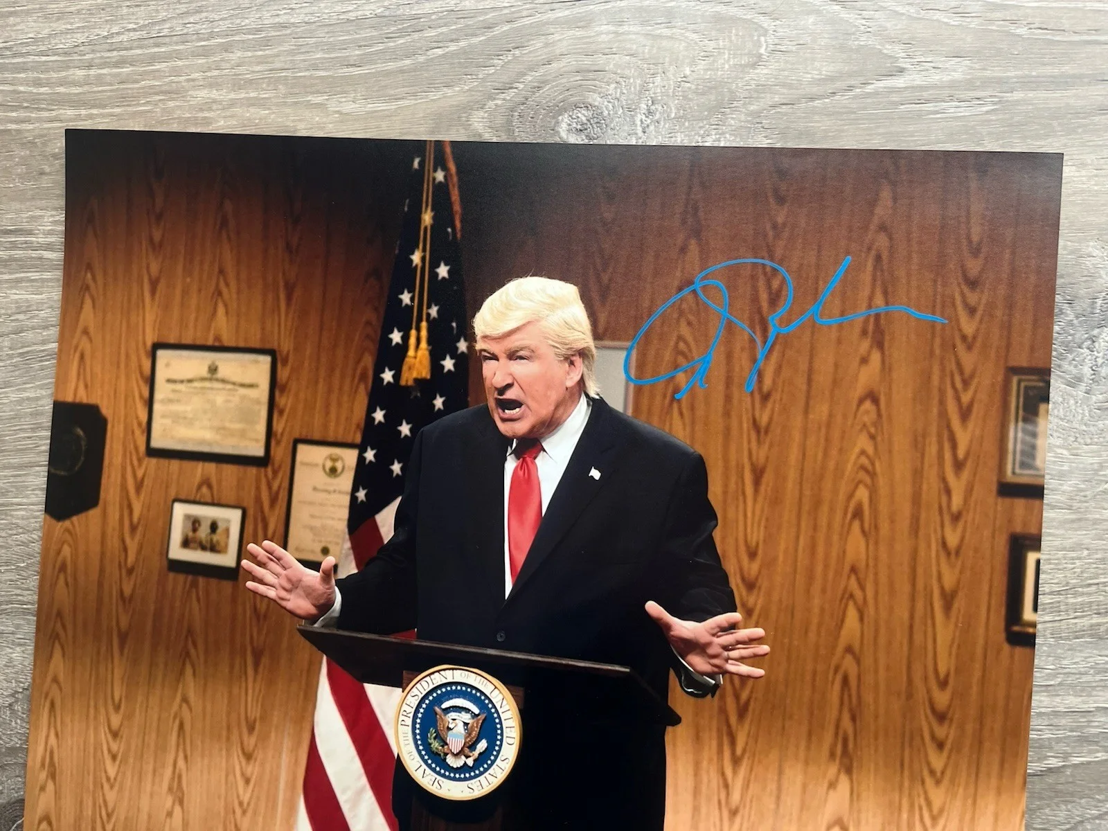 Alec Baldwin — Alec Baldwin Signed SNL Trump 11x14 Photo JSA COA Saturday Night Live, изображение 5