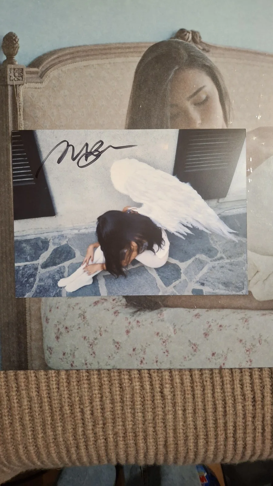 Signed Madison Beer Locket JSA Authenticated d2c Blue Vinyl with Auto insert, image 2