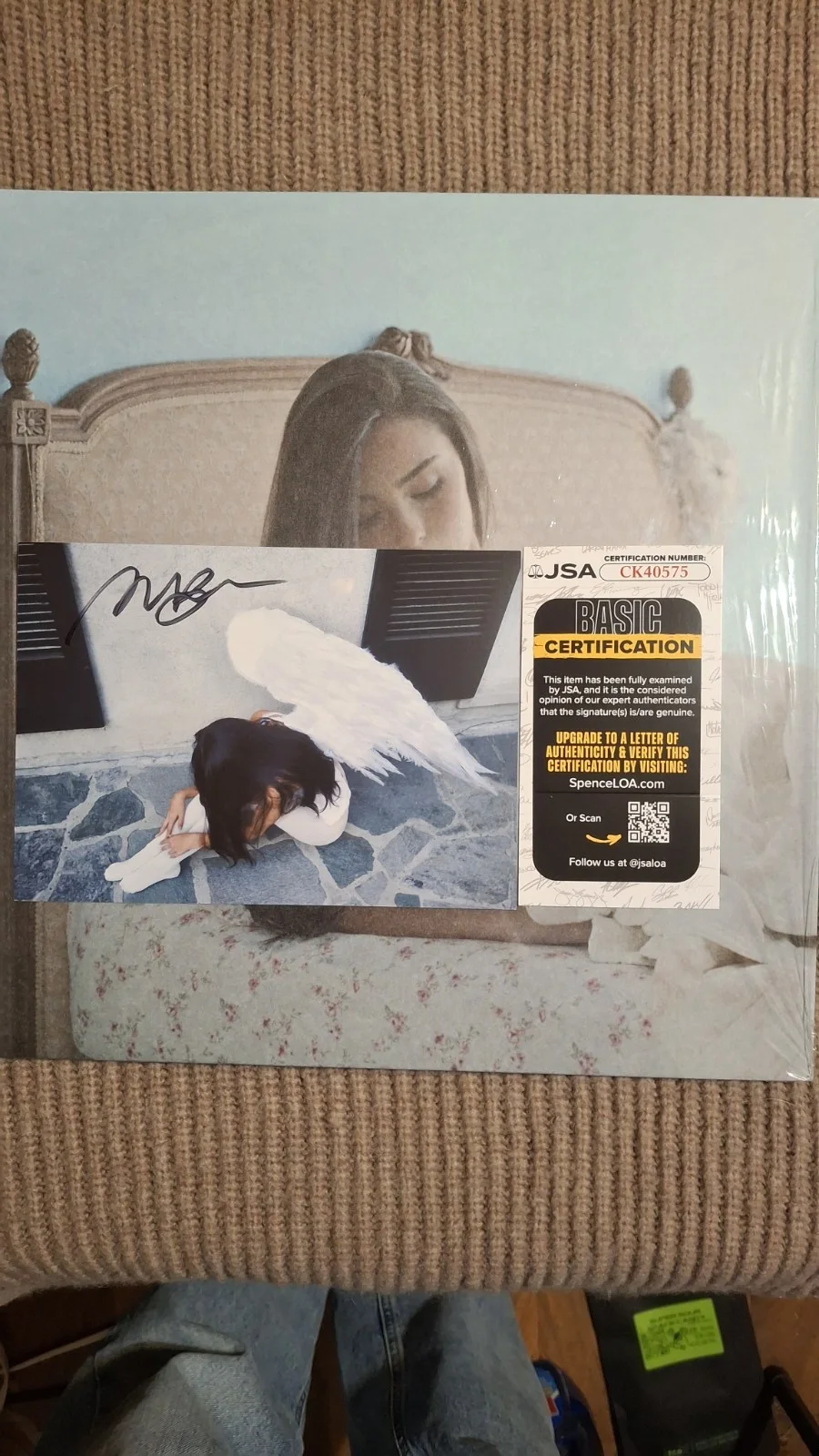 Signed Madison Beer Locket JSA Authenticated d2c Blue Vinyl with Auto insert, image 3