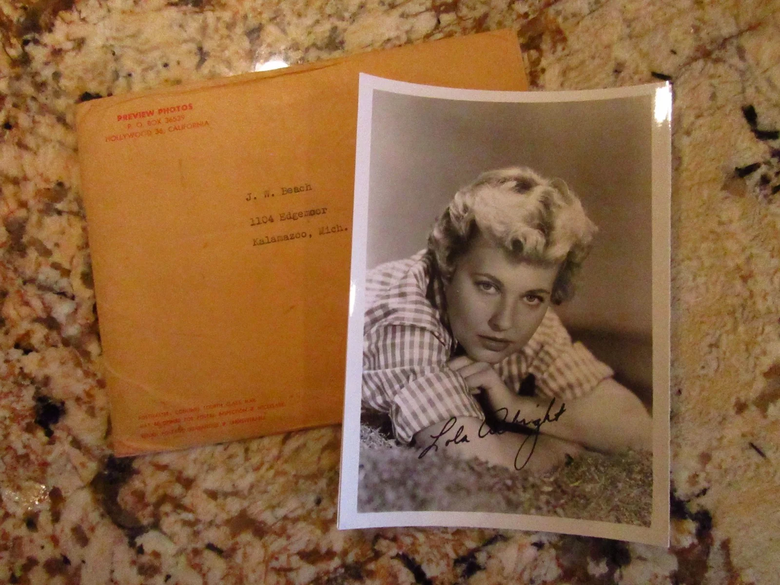Lola Albright — Lola Albright Autographed Photo in Original Mailing Envelope Early, изображение 3