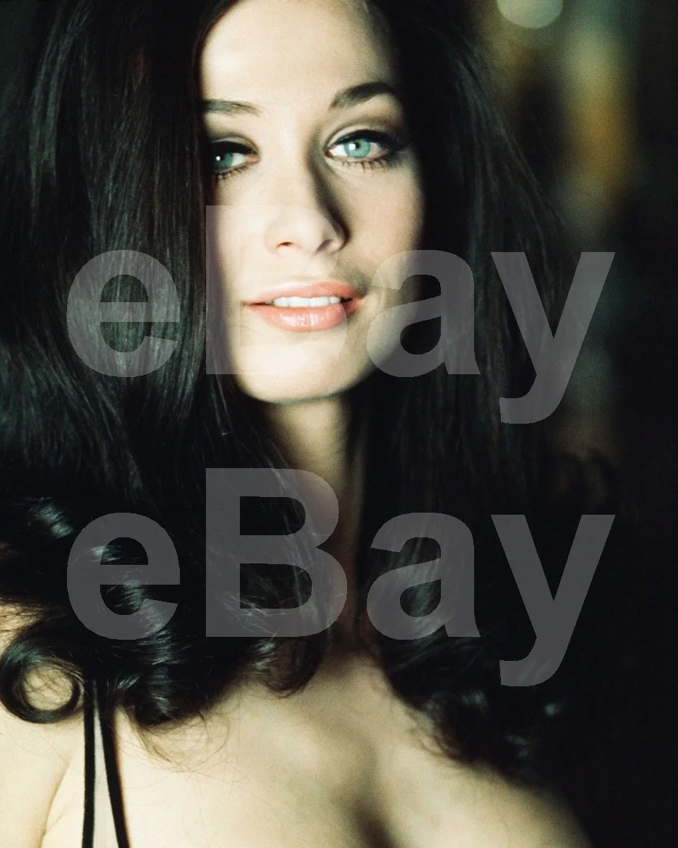 Valerie Leon 16x12 Photo Poster Print, изображение 4