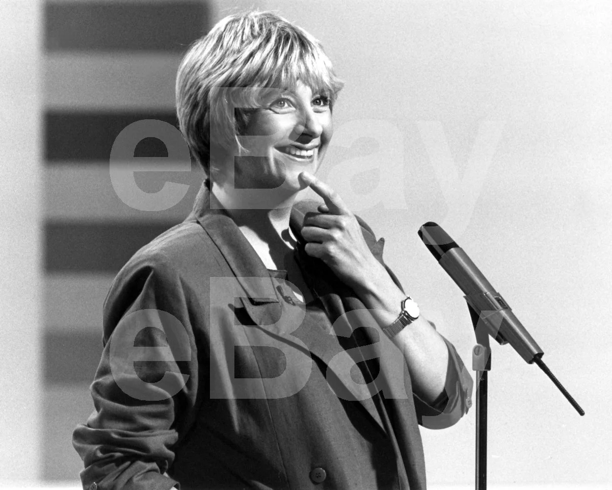 Victoria Wood 16x12 Photo Poster Print, изображение 4