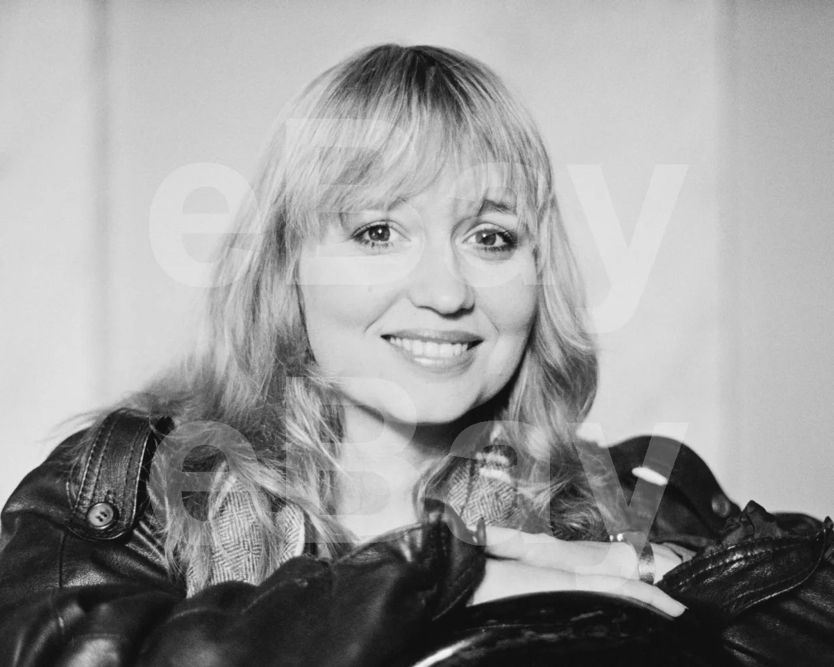 Susan Penhaligon 16x12 Photo Poster Print, изображение 4