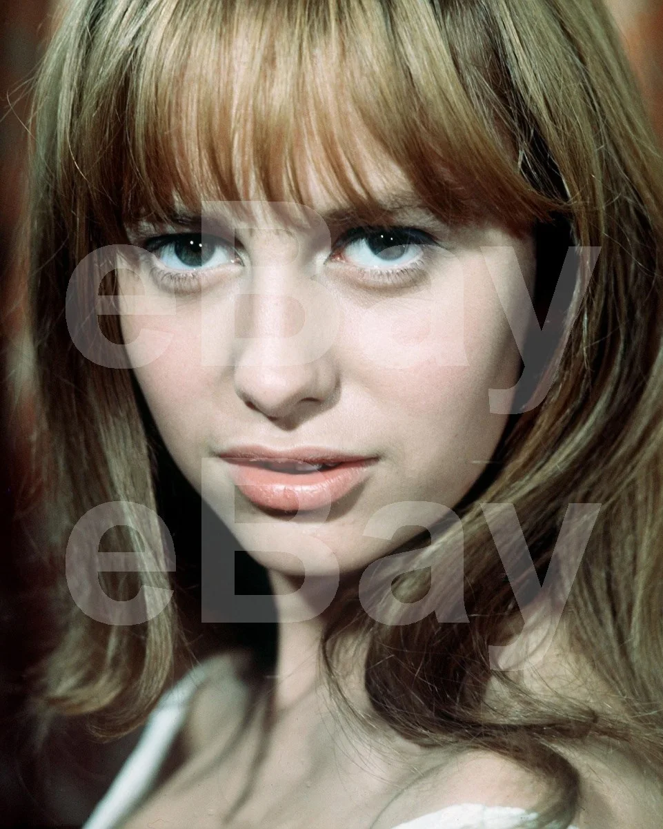 Susan George 16x12 Photo Poster Print, изображение 4