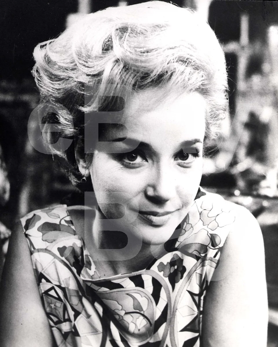 Sylvia Syms 16x12 Photo Poster Print, изображение 4