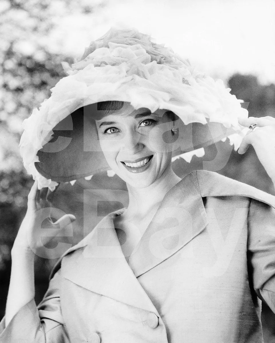 Sylvia Syms 16x12 Photo Poster Print, изображение 4