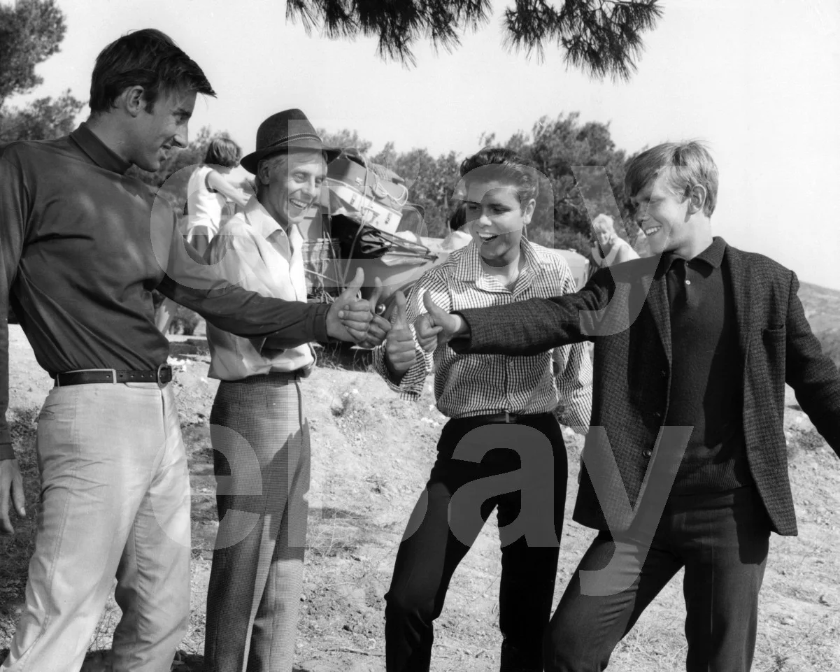 Summer Holiday (1963) Melvyn Hayes, Jeremy Bulloch, Cliff Richard 16x12 Photo, изображение 4
