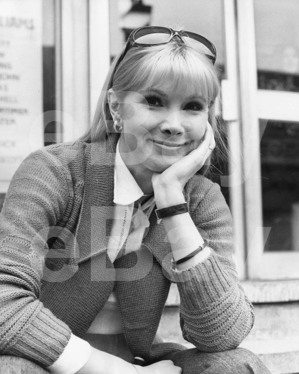 Susan Hampshire 16x12 Photo Poster Print, image 4