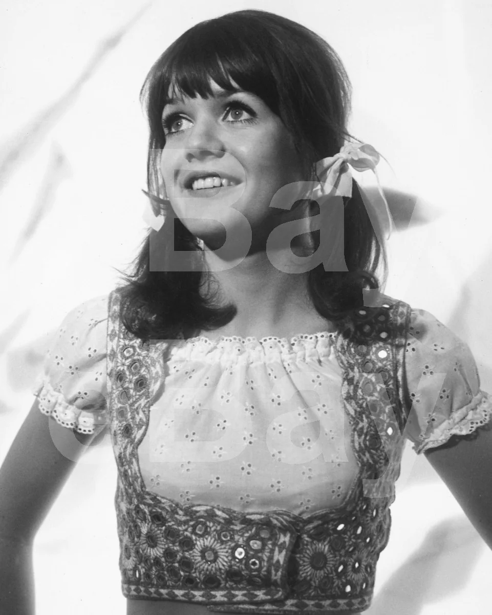 Sally Geeson 16x12 Photo Poster Print, изображение 4
