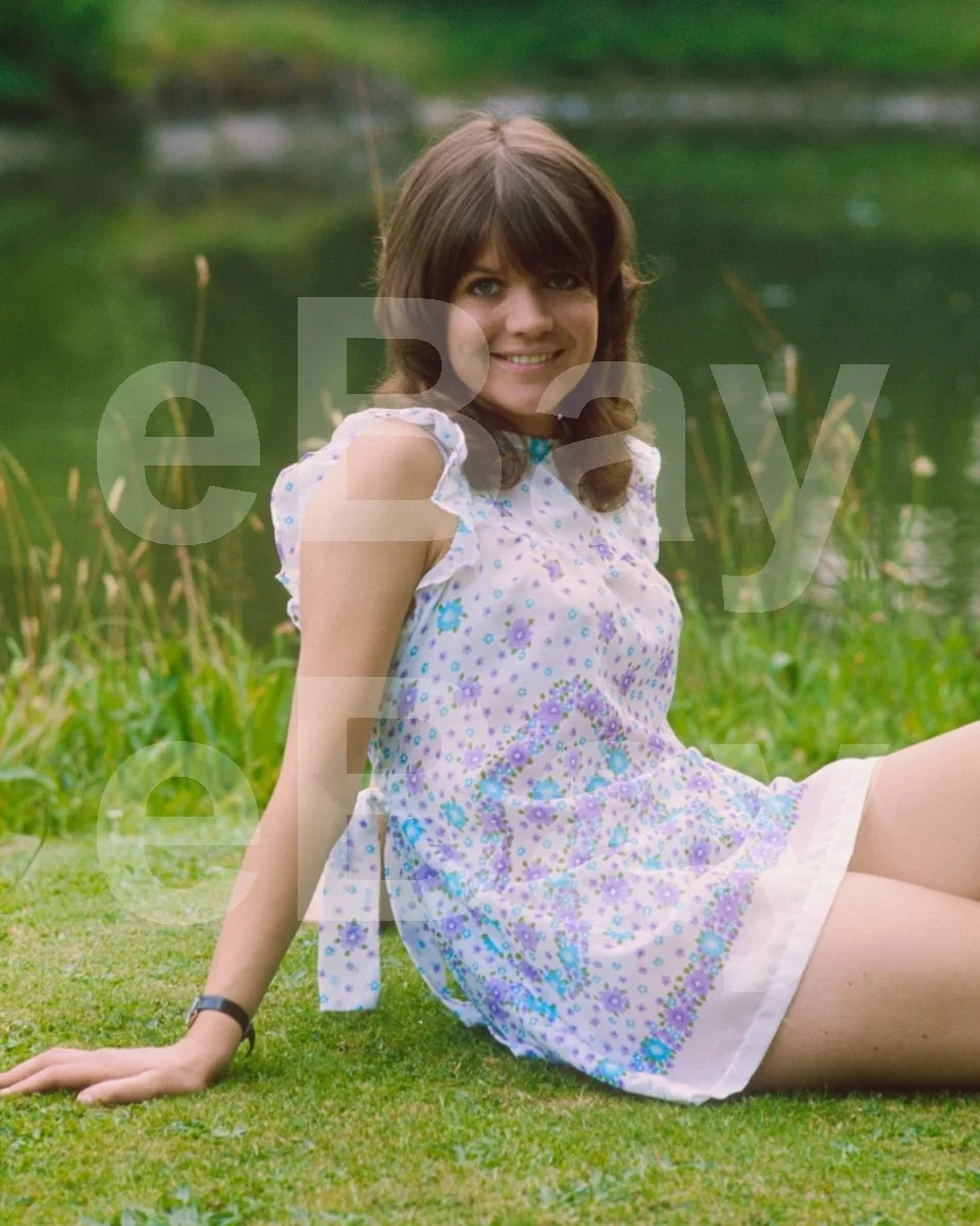 Sally Geeson 16x12 Photo Poster Print, image 4