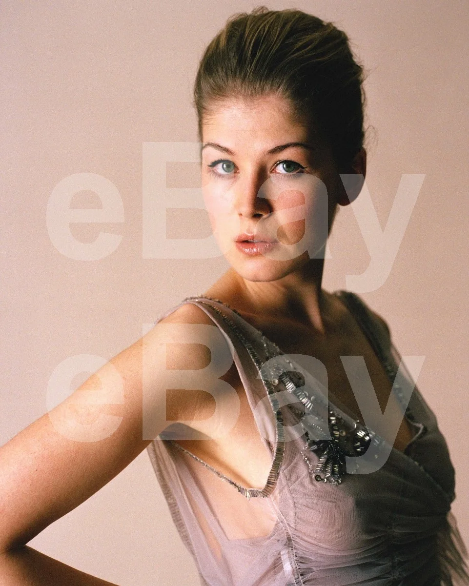 Rosamund Pike 16x12 Photo Poster Print, image 4