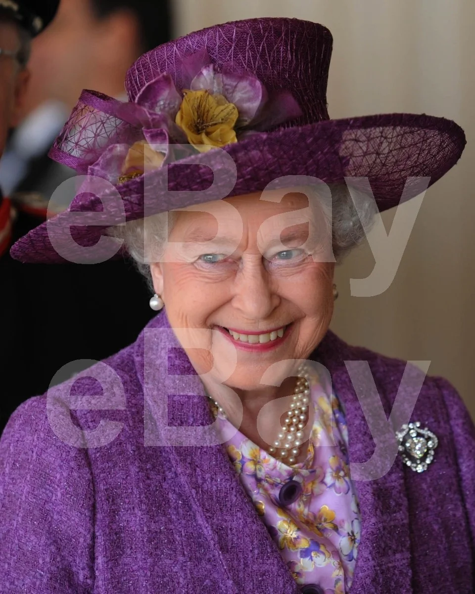 Queen Elizabeth II 16x12 Photo Poster Print, изображение 4