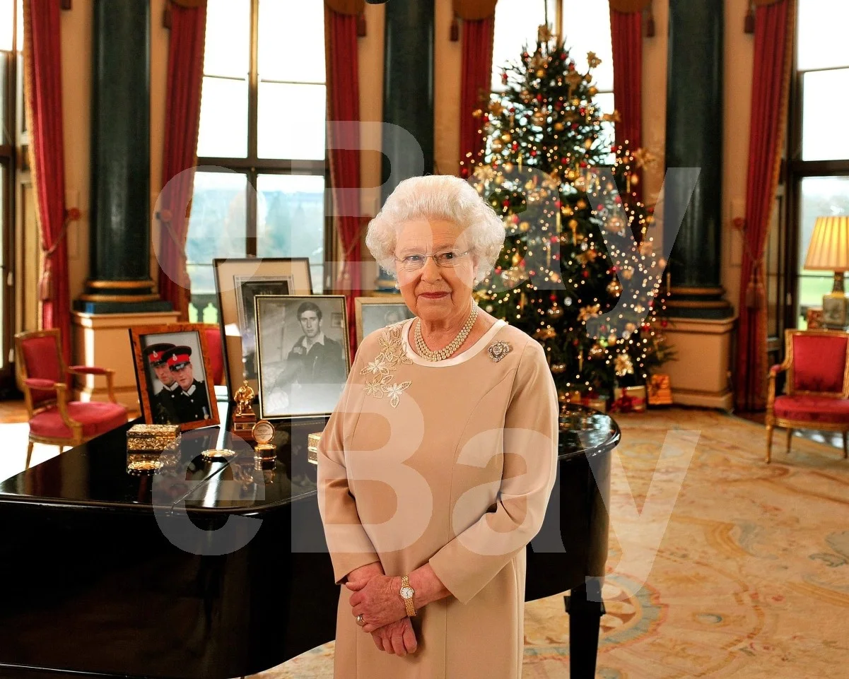 Queen Elizabeth II 16x12 Photo Poster Print, изображение 4