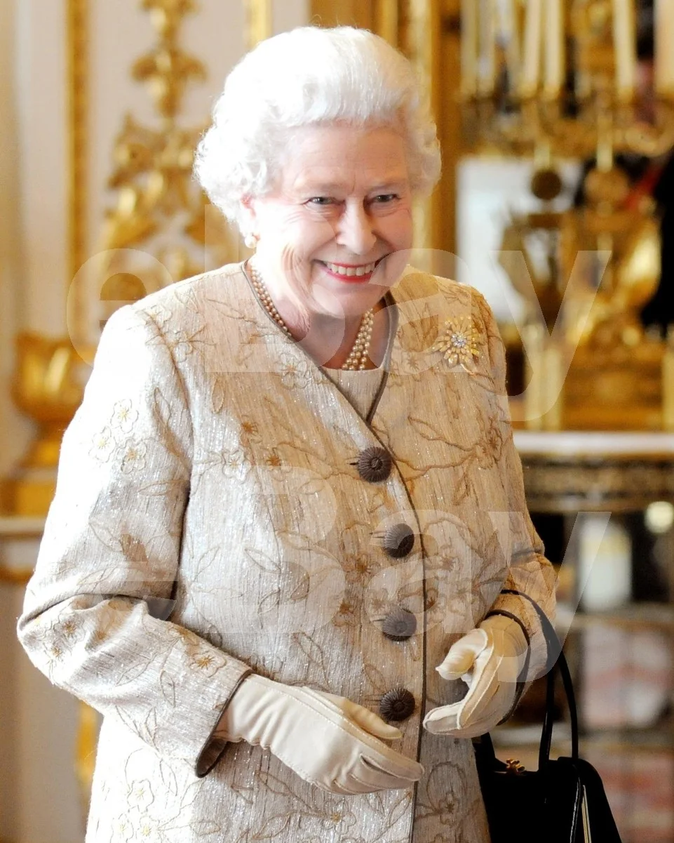 Queen Elizabeth II 16x12 Photo Poster Print, image 4