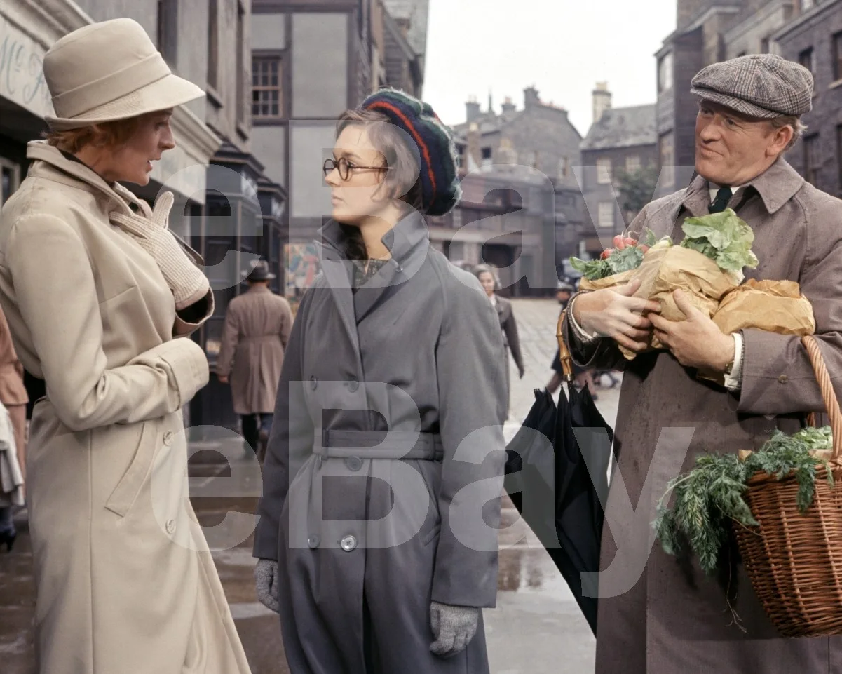 The Prime of Miss Jean Brodie (1969) Maggie Smith, Pamela Franklin 16x12 Photo, изображение 4