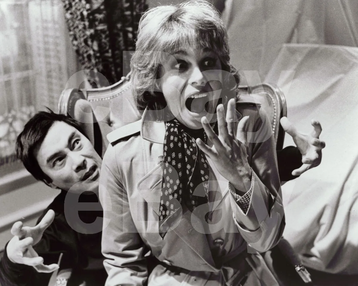The Trail of the Pink Panther (1982) Joanna Lumley, Burt Kwouk 16x12 Photo, изображение 4