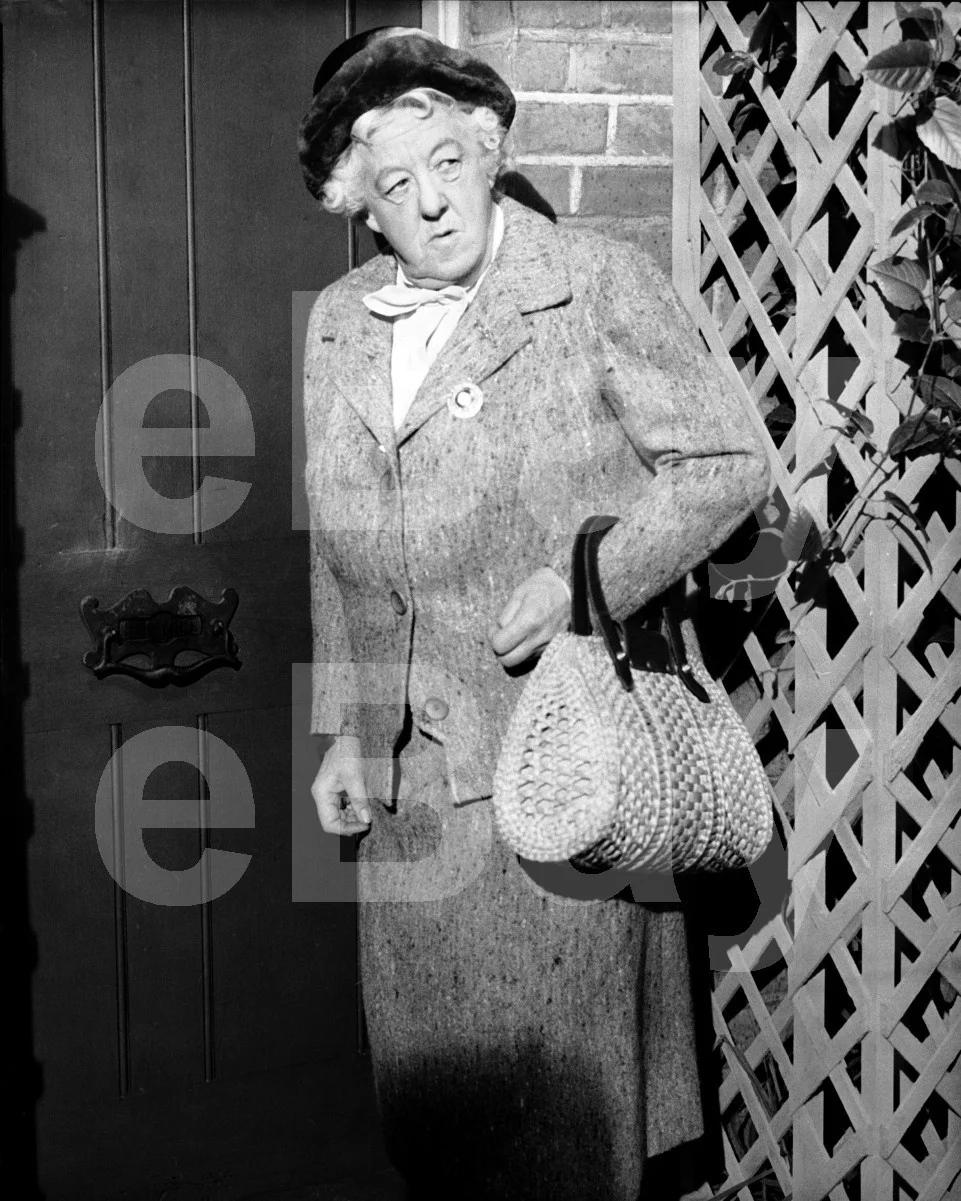 Murder She Said (1961) Margaret Rutherford "Miss Marple" 16x12 Photo Poster, изображение 4