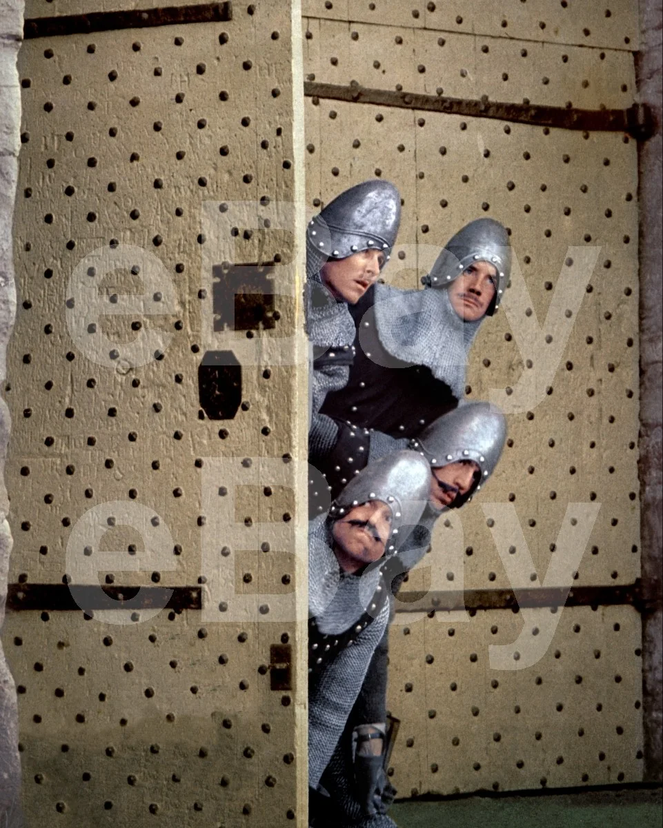 Monty Python and the Holy Grail (1974) Graham Chapman 16x12 Photo Poster Print, изображение 4
