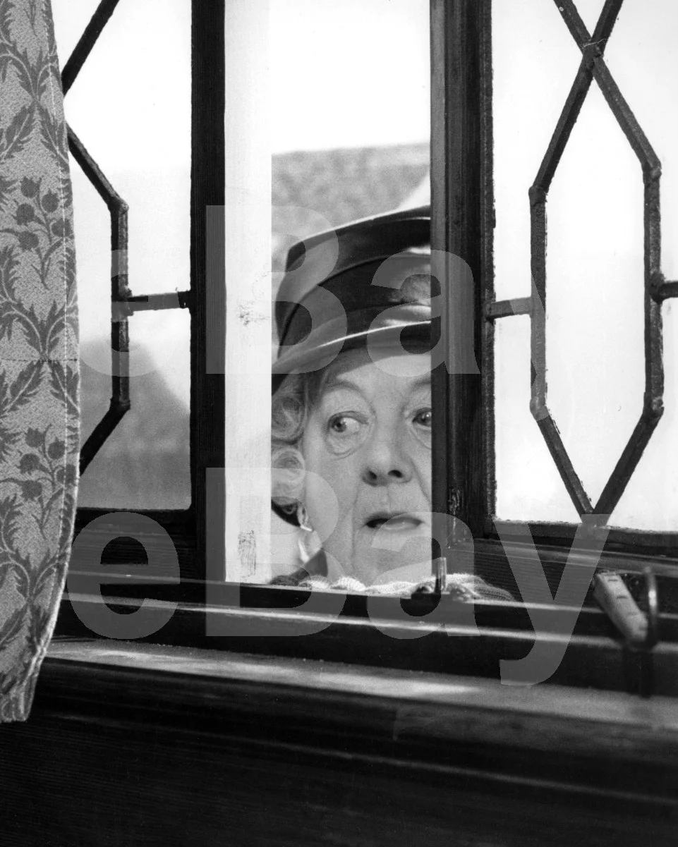 Murder She Said (1961) Margaret Rutherford "Miss Marple" 16x12 Photo Poster, изображение 4