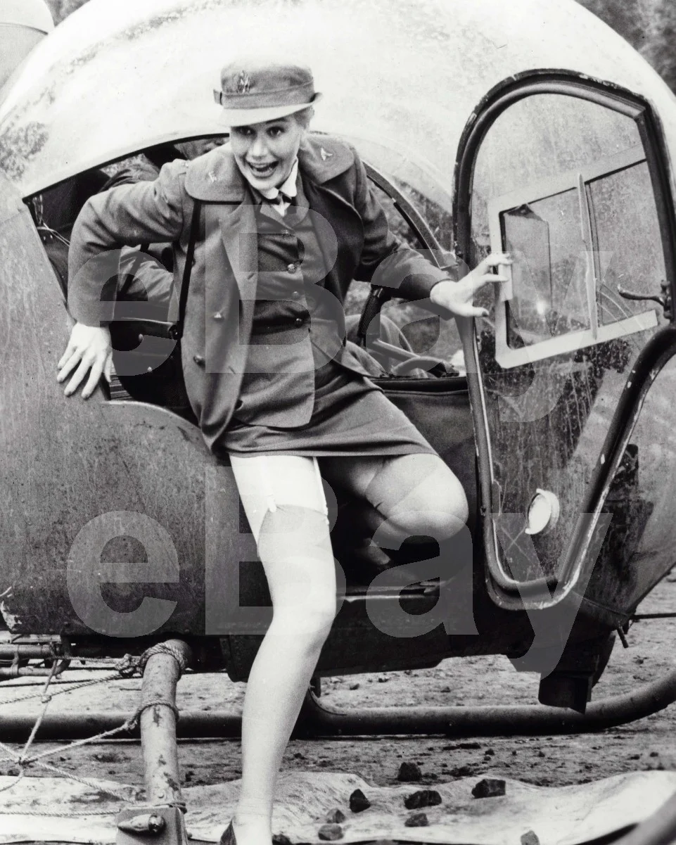Mash M*A*S*H M.A.S.H (1970) Sally Kellerman 16x12 Photo Poster Print, image 4