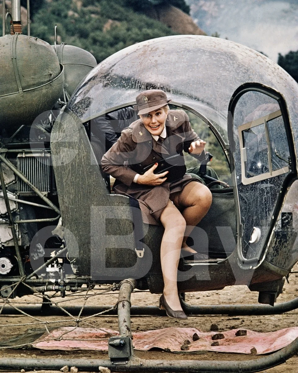 Mash M*A*S*H M.A.S.H (1970) Sally Kellerman 16x12 Photo Poster Print, image 4