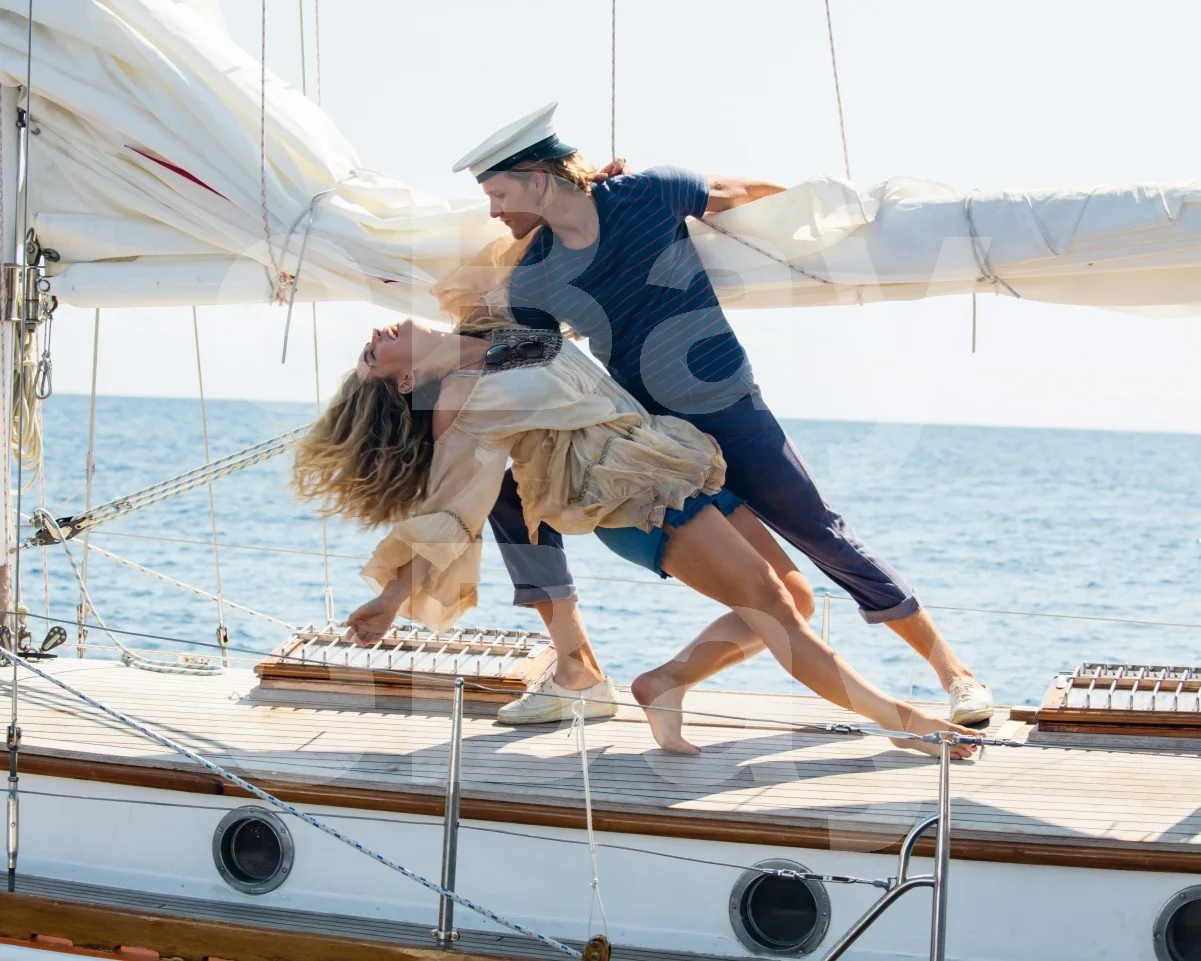 Mamma Mia! Here We Go Again (2018) Lily James, Josh Dylan 16x12 Photo Poster, изображение 4