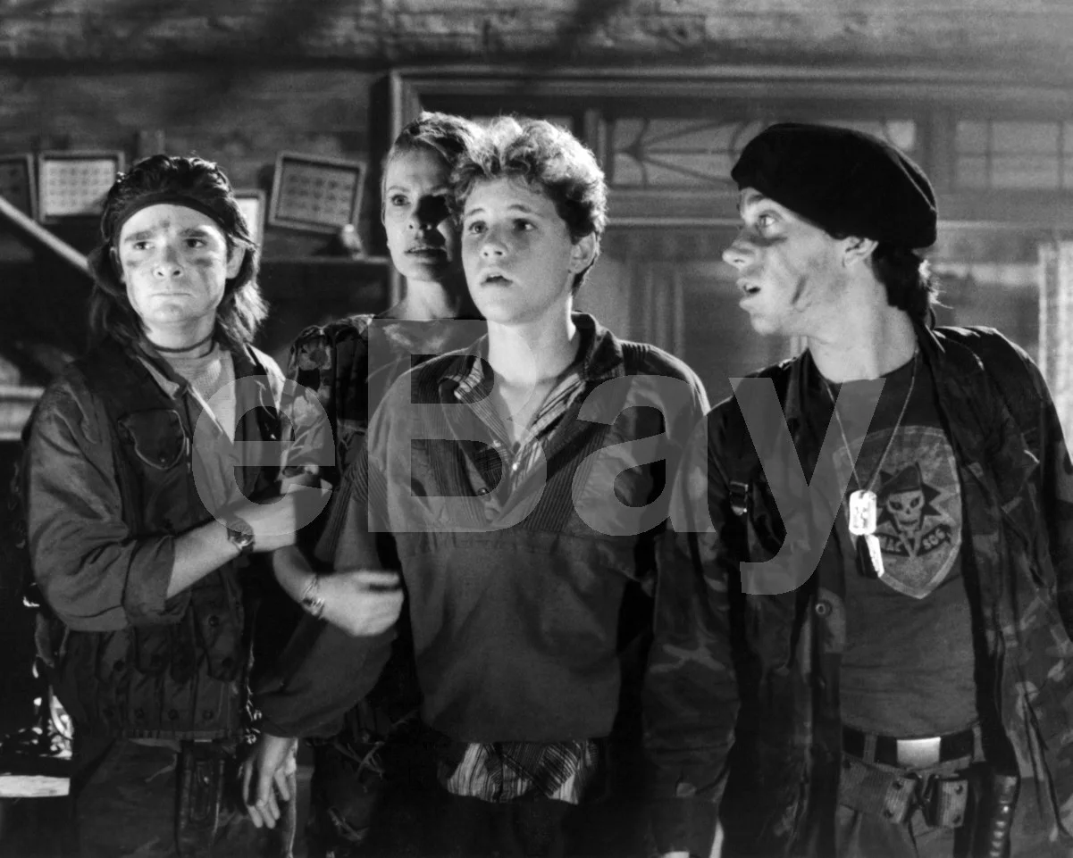 The Lost Boys (1987) Corey Feldman, Dianne Wiest, Corey Haim 16x12 Photo Poster, изображение 4
